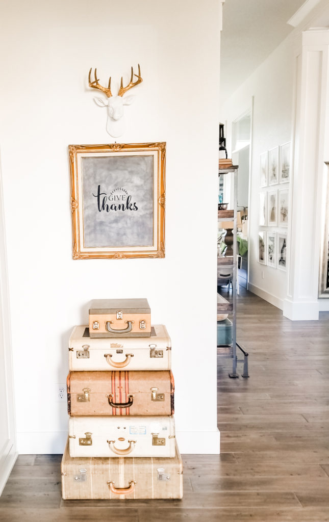 Awesome and easy DIY Thanksgiving chalkboard art