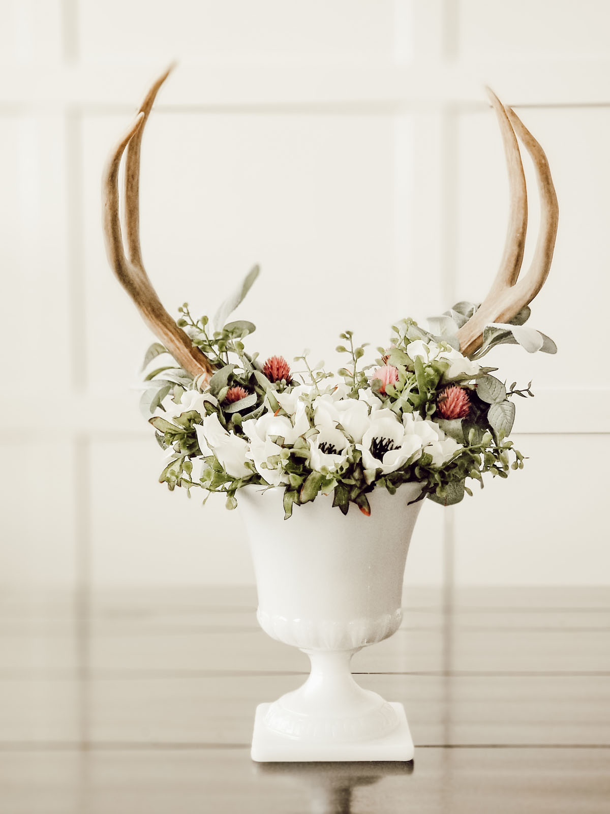 how to decorate with antlers