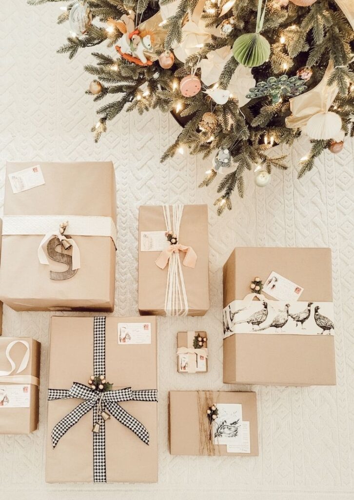 Affordable and Easy Christmas Gift Wrapping
